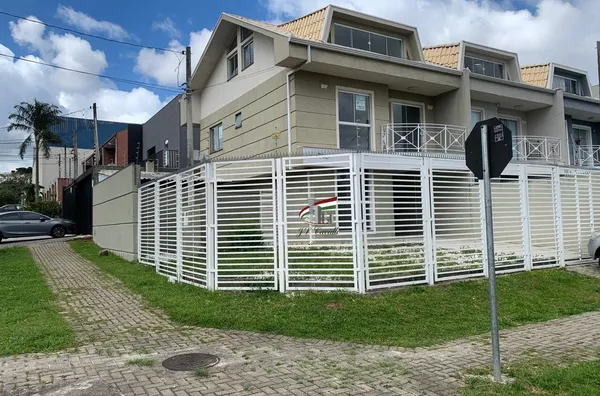 Sobrado para locação no bairro Novo Mundo — 3 quartos, 180 m²