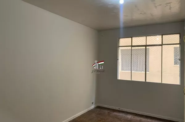 Apartamento 3 quartos no térreo na Av Iguaçu para alugar 90m²