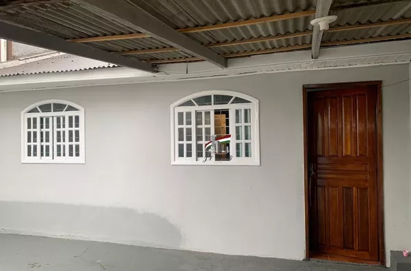 Casa para aluguel com 2 quartos no Xaxim em Curitiba com 40m²