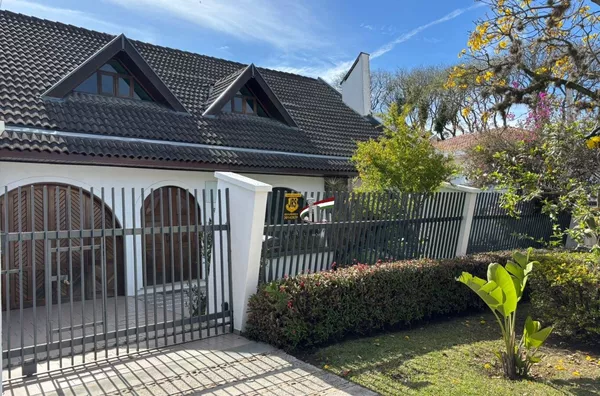  Sobrado comercial com 200m² com 2 andares para aluguel no Guabirotuba, Curitiba