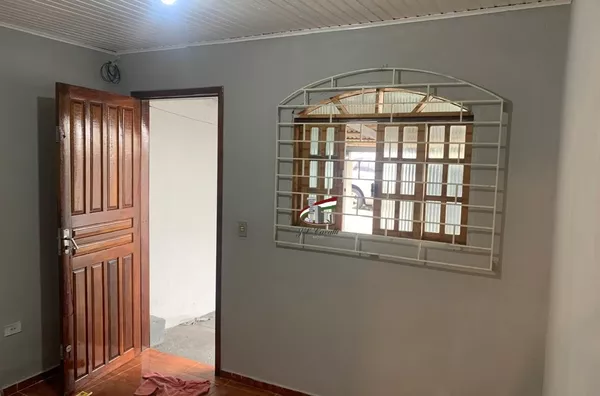 Casa para aluguel com 2 quartos no Xaxim em Curitiba com 40m²