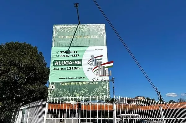 Loja comercial de esquina com 1210m² para alugar no Novo Mundo