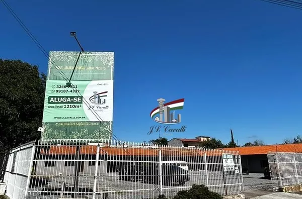 Loja comercial de esquina com 1210m² para alugar no Novo Mundo