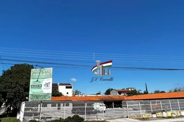 Loja comercial de esquina com 1210m² para alugar no Novo Mundo