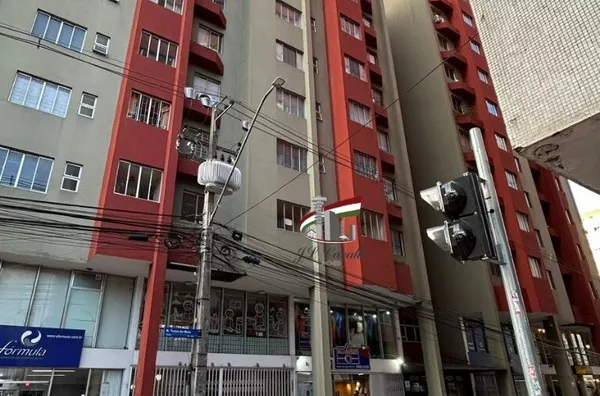 Sala comercial para venda com 2 salas e 34m² no Centro de Curitiba