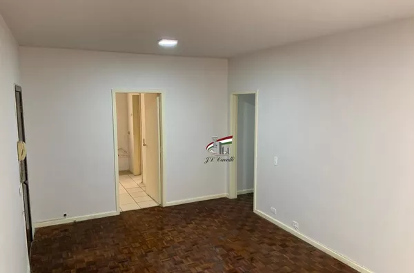 Apartamento 3 quartos no térreo na Av Iguaçu para alugar 90m²