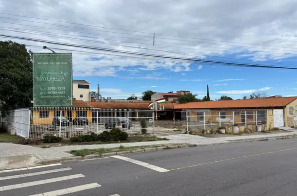 Loja comercial de esquina com 1210m² para alugar no Novo Mundo
