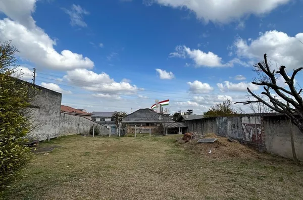 Casa com terreno de 603m² para venda no Novo Mundo, Curitiba