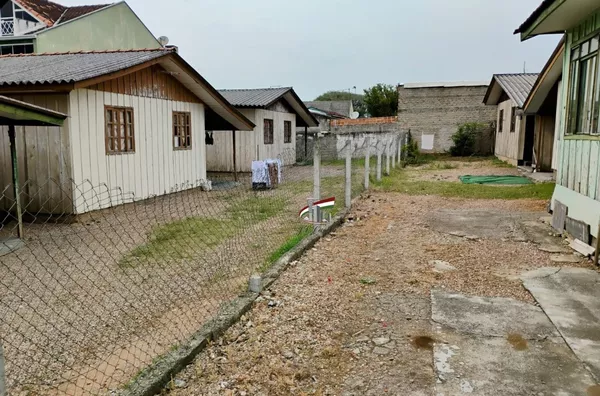 Terreno ZR4 para venda no Capão Raso com 420m²