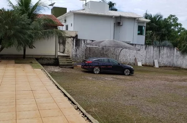 Ótima em condomínio para venda