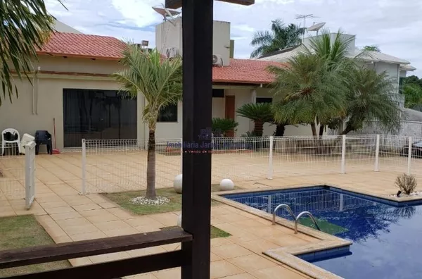 Ótima em condomínio para venda