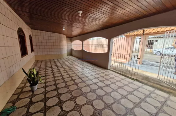 Casa a venda bem localizada próximo ao shopping