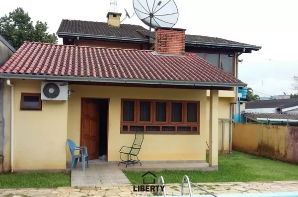 CASA NO BAIRRO GUARUJÁ