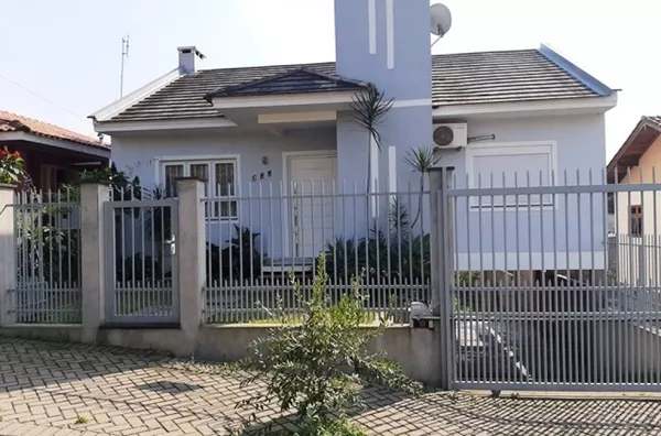 CASA 2 QUARTOS SENDO 1 SUITE