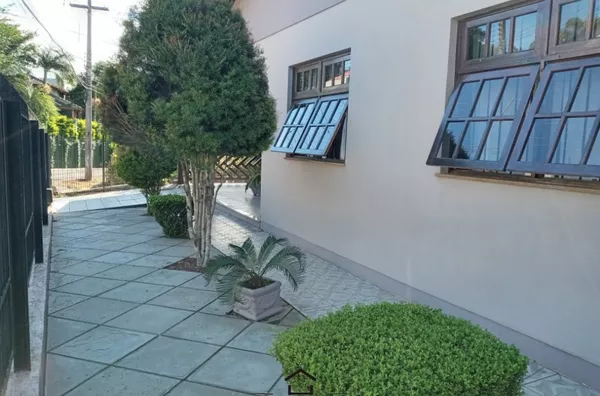 CASA NO BAIRRO GUARUJÁ