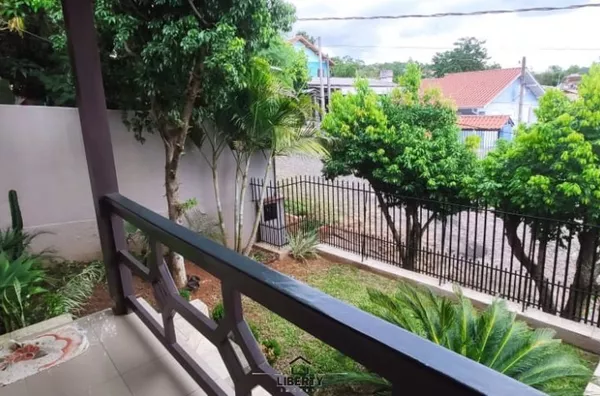 CASA NO BAIRRO GUARUJÁ