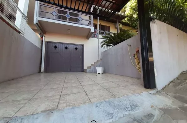 CASA NO BAIRRO GUARUJÁ