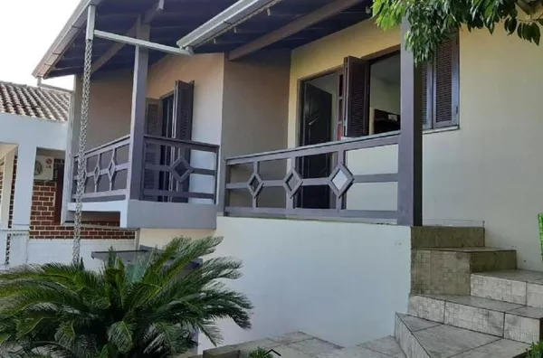 CASA NO BAIRRO GUARUJÁ