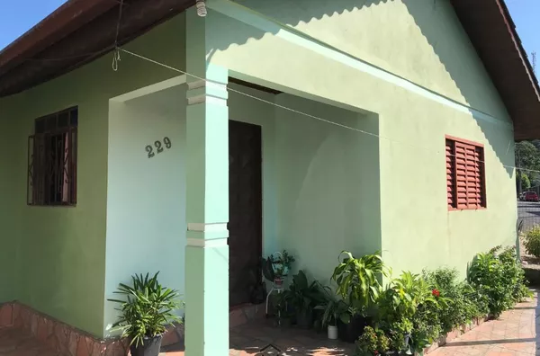 CASA NO BAIRRO GUARUJÁ