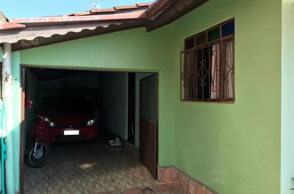 CASA NO BAIRRO GUARUJÁ