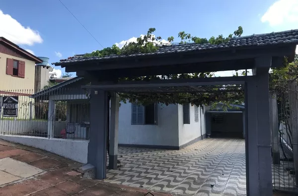 CASA NO BAIRRO EMANCIPAÇÃO