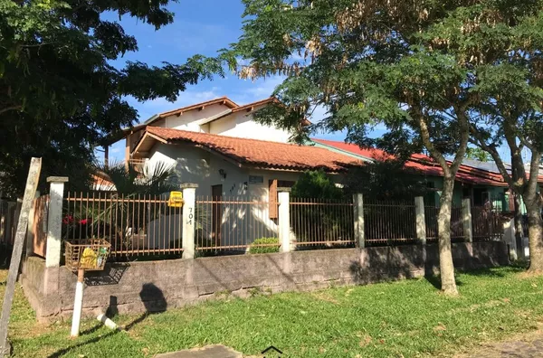 CASA NO RESIDENCIAL AZALÉIA