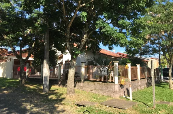CASA NO RESIDENCIAL AZALÉIA