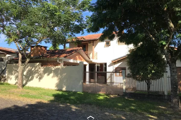 CASA NO RESIDENCIAL AZALÉIA