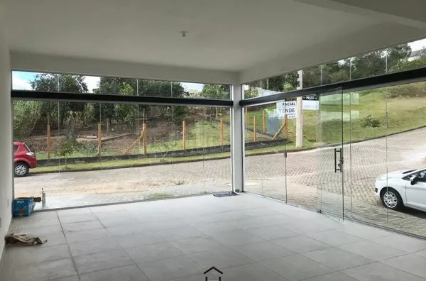 SALA COMERCIAL EM ESQUINA