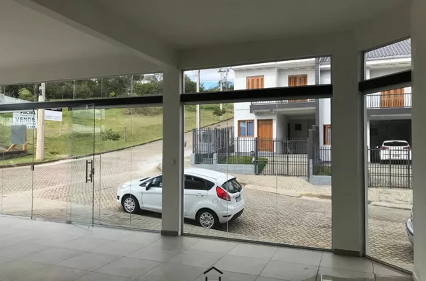 SALA COMERCIAL EM ESQUINA