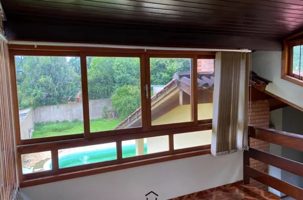 CASA NO BAIRRO GUARUJÁ