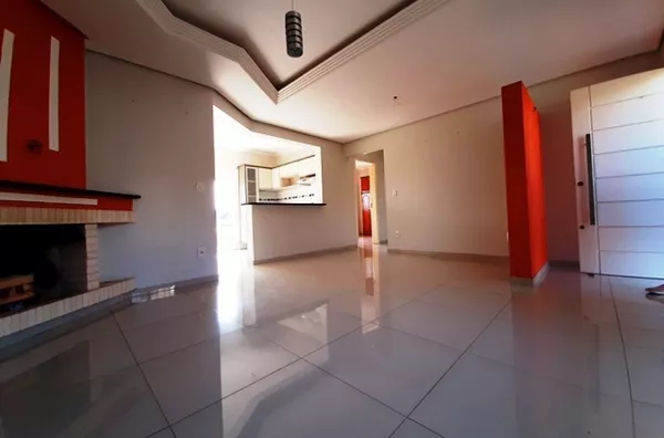 CASA 2 QUARTOS SENDO 1 SUITE