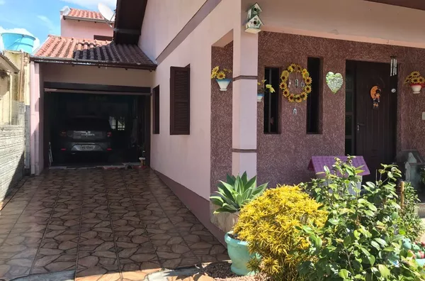 CASA com SOBRADO NO BAIRRO NOVA PAROBÉ