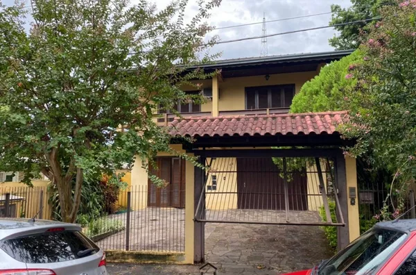 CASA NO BAIRRO GUARUJÁ