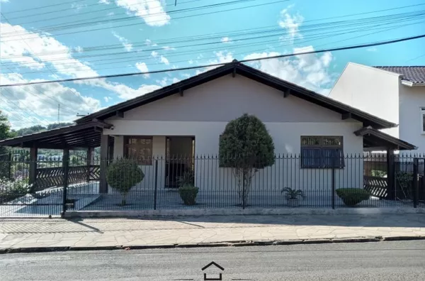 CASA NO BAIRRO GUARUJÁ