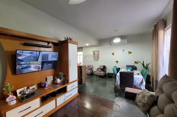 VENDO EXCELENTE CASA 5 Qtos , Suíte, 2 Vagas - Vila da Penha