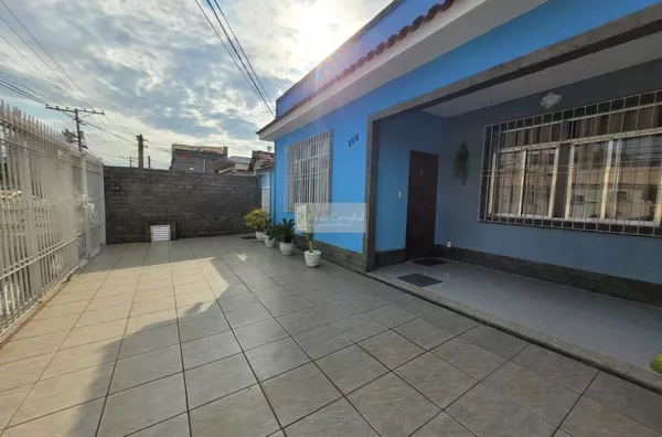 Maravilhosa CASA à VENDA 3 Qtos, 1 Suíte + VAGA 300m² - Vila da Penha