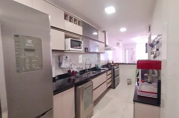 Maravilhosa Casa à Venda 4 Qtos + DEP, 220m² - Vista Alegre