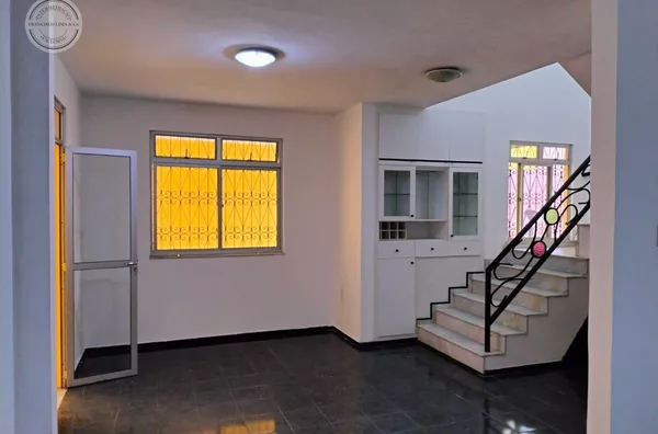 Escada para acesso ao 1° andar