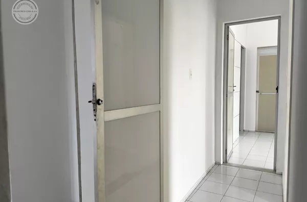 Acesso a varanda privativa. 