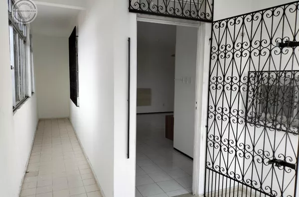 Pela Suíte Master, acessamos uma varanda..