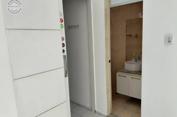 Vista de acesso ao banheiro e ao Closet