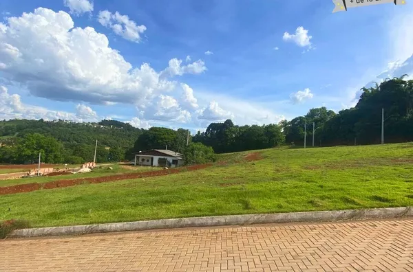 Terreno à Venda - Corso Marmeleiro