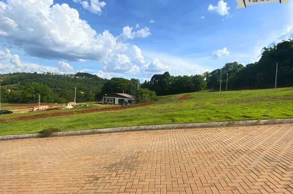 Terreno à Venda - Corso Marmeleiro