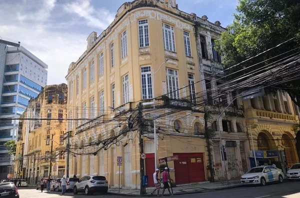Prédio comercial para venda e aluguel, no Recife antigo com elevador moderno, Recife-PE