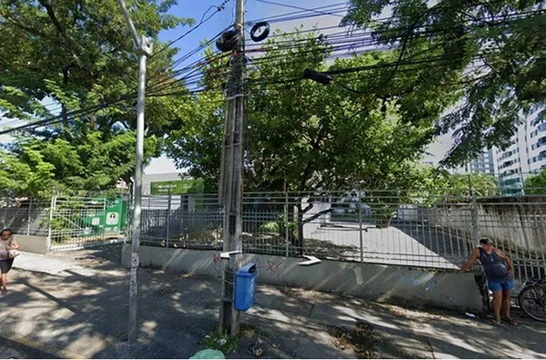 Prédio comercial para aluguel,  Caxanga, Recife