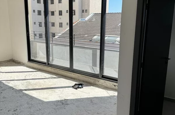 Sala comercial 160 m2 + terraço de 45 m2