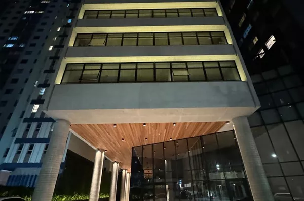 Sala comercial 160 m2 + terraço de 45 m2