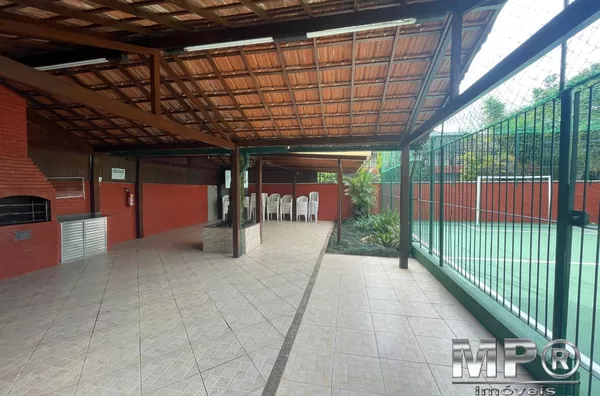 Churrasqueira e quadra