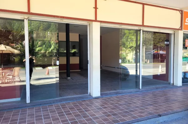 Loja 09 e 10 Mury Center  